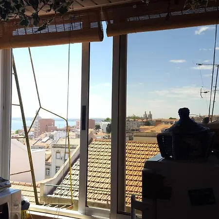 Com Vista O Tejo リスボン